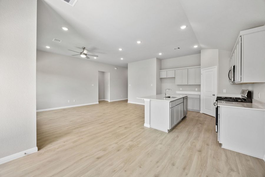 Representative unfurnished interior of a home built from the Colorado by Trophy Signature Homes in Prairie Winds, Hutto (Image 18).