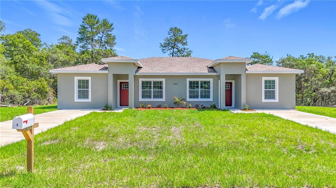 Exterior details and patio area of a home in , Ocala (Image 1).