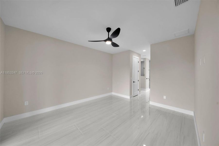 Spacious, unfurnished interior of a new home in , Cape Coral (Image 33).