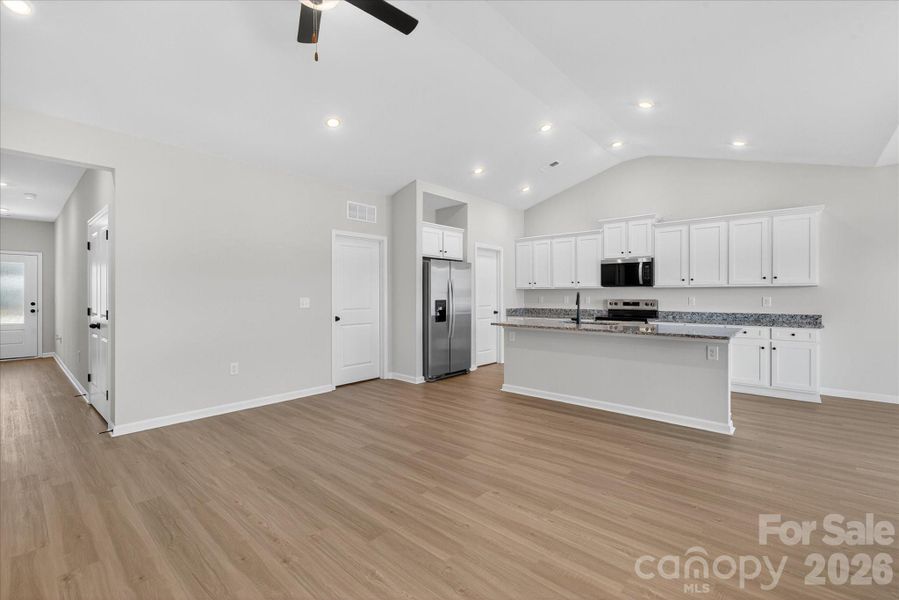 Spacious, unfurnished interior of a new home in Stagecoach Station, Gastonia (Image 14).