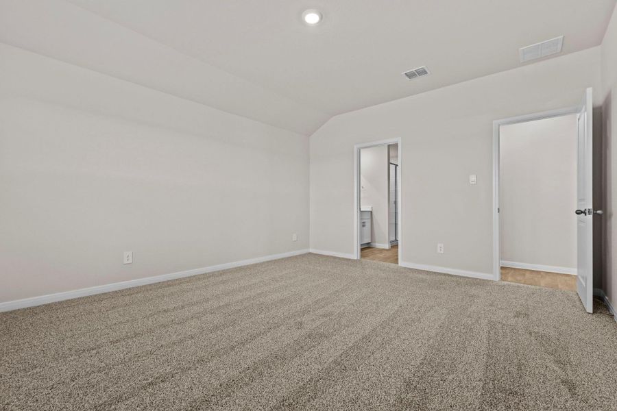Spacious, unfurnished interior of a new home in Whisper South, San Marcos (Image 16).