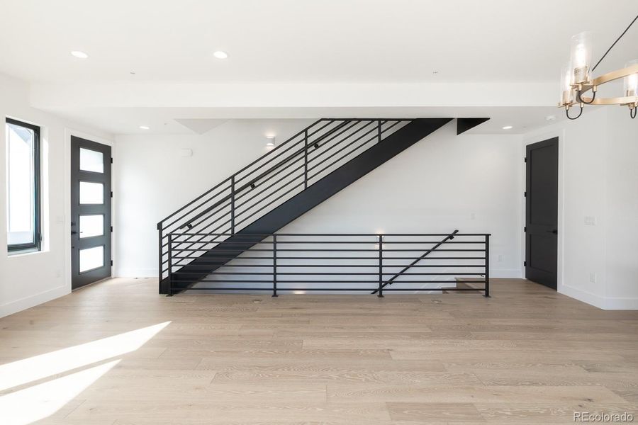 Spacious, unfurnished interior of a new home in , Winter Park (Image 20).