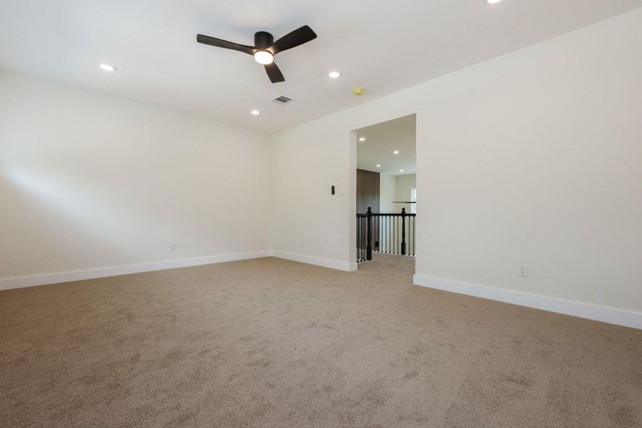 Spacious, unfurnished interior of a new home in , Tomball (Image 17).