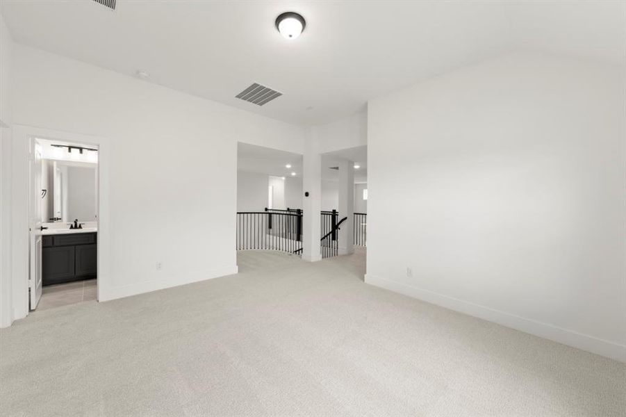 Spacious, unfurnished interior of a new home in Grayhawk Addition, Forney (Image 20).