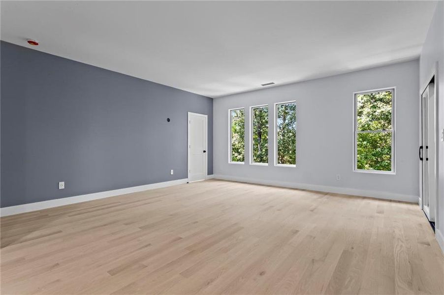 Spacious, unfurnished interior of a new home in , Marietta (Image 60).