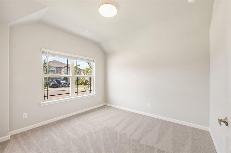 Spacious, unfurnished interior of a new home in Eagle Glen Elements, Alvarado (Image 24).