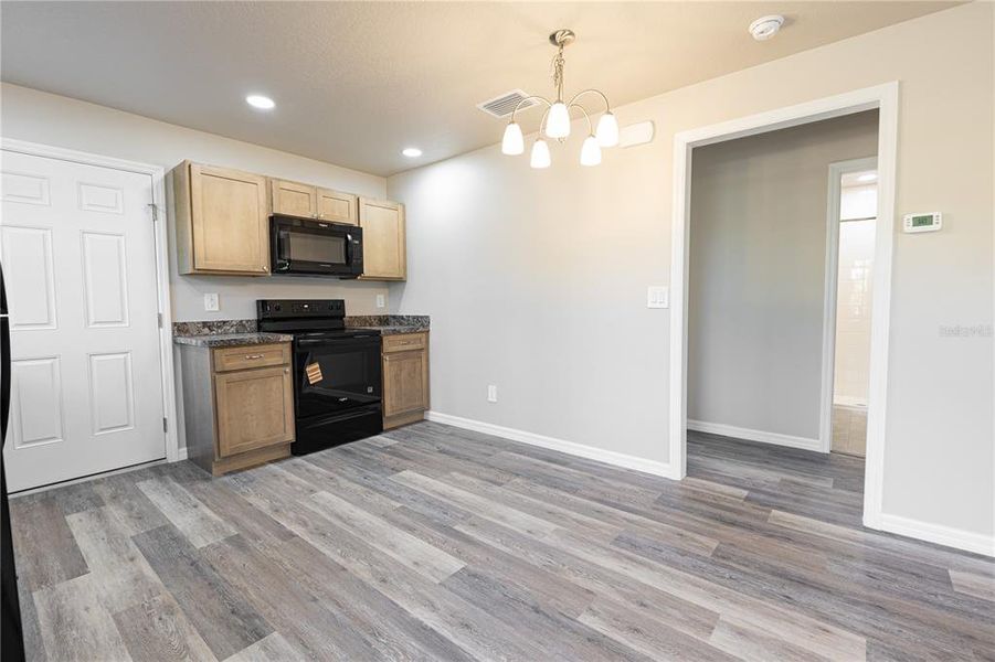 Spacious, unfurnished interior of a new home in , Tavares (Image 10).