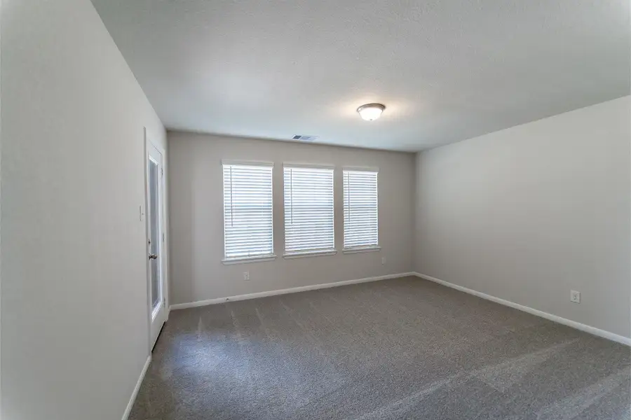 Spacious, unfurnished interior of a new home in Canterra Creek, Rosharon (Image 20). Spacious, unfurnished interior of a new home in Canterra Creek, Rosharon (Image 20).