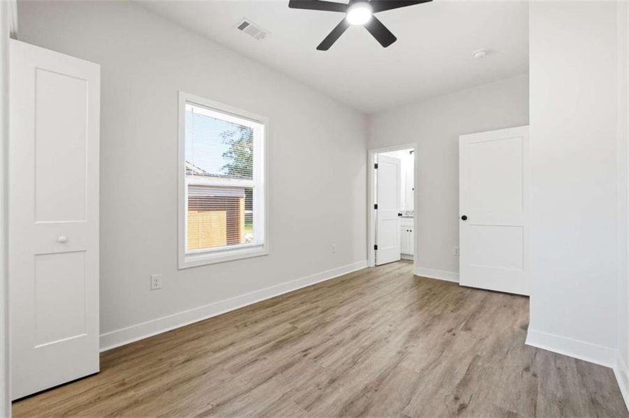 Spacious, unfurnished interior of a new home in , Athens (Image 21).