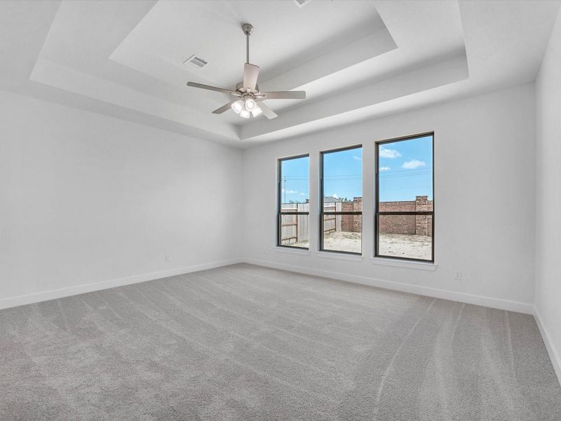 Spacious, unfurnished interior of a new home in Lago Mar, Texas City (Image 16).