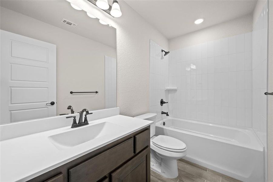 903 Meadow View Bathroom1