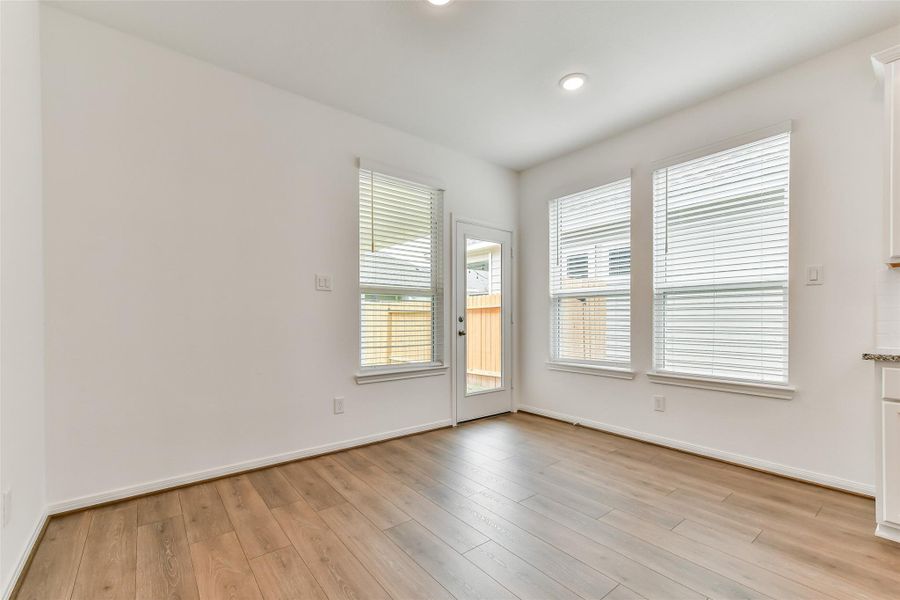 Spacious, unfurnished interior of a new home in Anderson Lake, Houston (Image 14).
