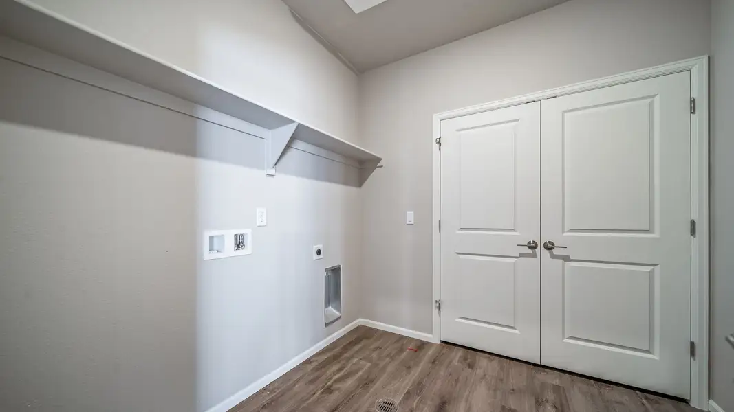 Spacious, unfurnished interior of a new home in The Reserve at Green Valley Ranch, Aurora (Image 27).