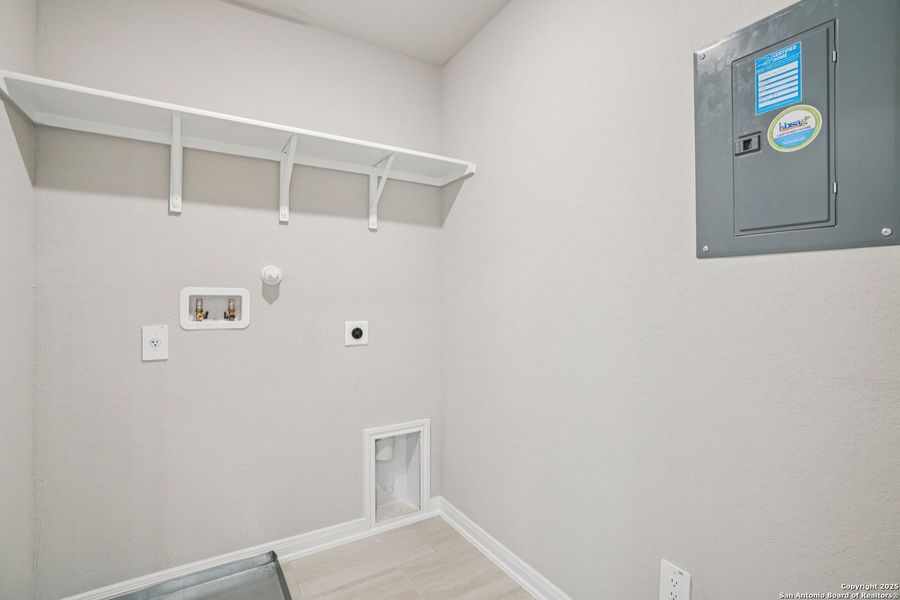 Spacious, unfurnished interior of a new home in Royal Crest, San Antonio (Image 41). Spacious, unfurnished interior of a new home in Royal Crest, San Antonio (Image 41).