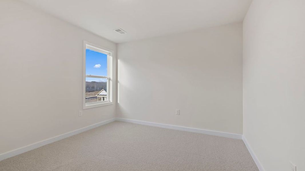 Spacious, unfurnished interior of a new home in Cottonwood Ridge, Piedmont (Image 31).