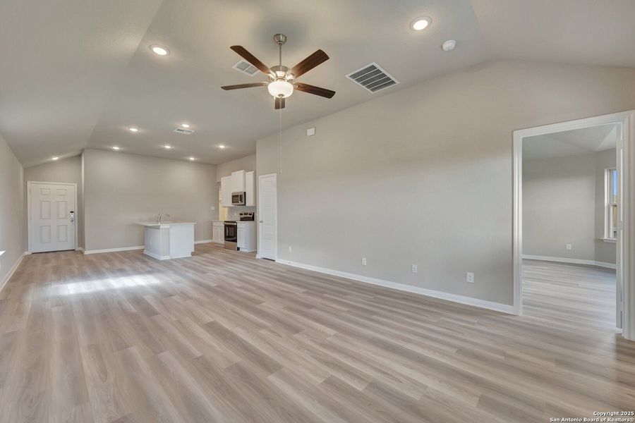Spacious, unfurnished interior of a new home in Park Place, New Braunfels (Image 27). Spacious, unfurnished interior of a new home in Park Place, New Braunfels (Image 27).