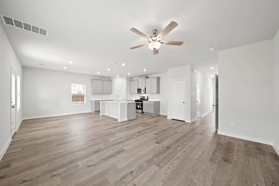 Spacious, unfurnished interior of a new home in Lakes at Black Oak, Magnolia (Image 15).