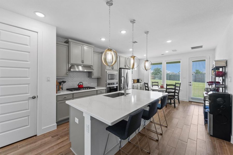 This kitchen, with its open layout, seamlessly connects to the dining area and offers views of the large backyard. The thoughtful design makes this space perfect for entertaining and daily life.