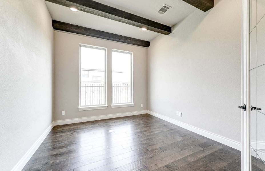 Representative unfurnished interior of a home built from the 4590 by Ravenna Homes in Artavia 70′, Conroe (Image 25).