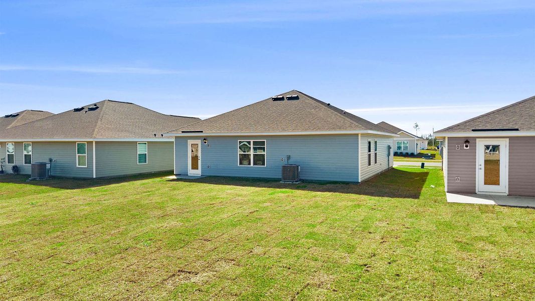 Exterior details and patio area of a home in Liberty, Panama City (Image 3).