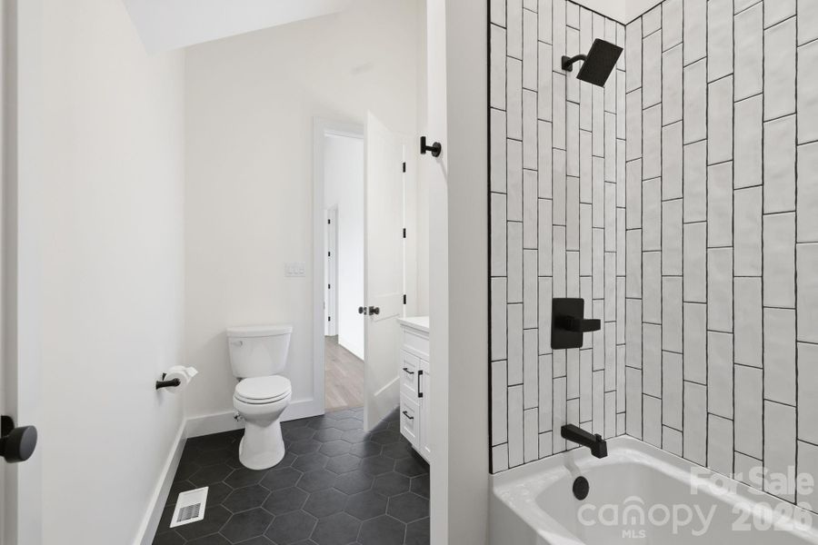 Upstairs ensuite bathroom #2