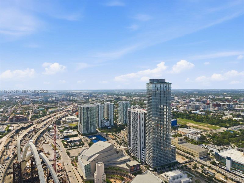Condo located in Miami, FL showcasing its design and architecture (Image 29).