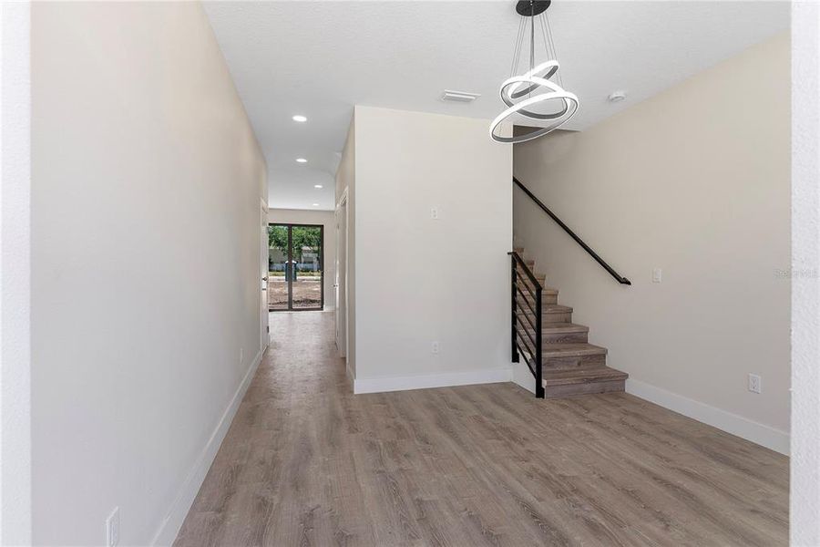 Spacious, unfurnished interior of a new home in , Tampa (Image 37).