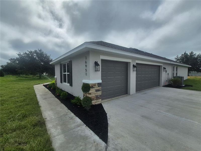 Exterior details and patio area of a home in Hill Country Estates, Dade City (Image 37).