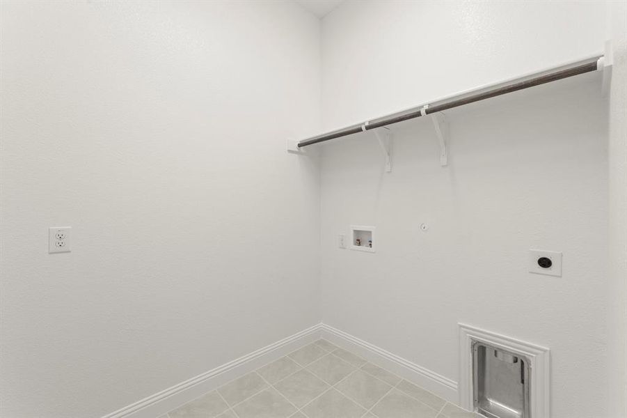 Spacious, unfurnished interior of a new home in Lake Shore Village, Rowlett (Image 18).