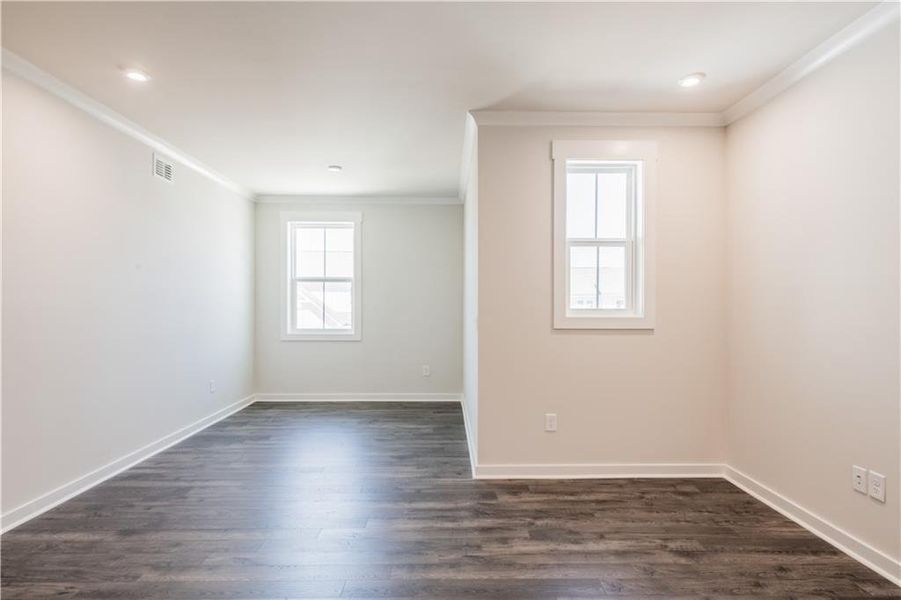 Spacious, unfurnished interior of a new home in Cambridge at Steels Bridge, Canton (Image 17).