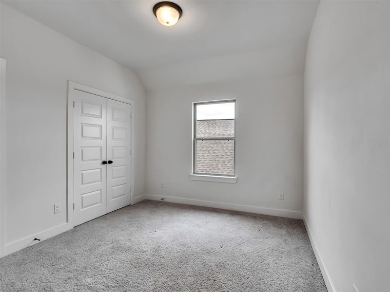 Spacious, unfurnished interior of a new home in Cross Creek West, Fulshear (Image 46).