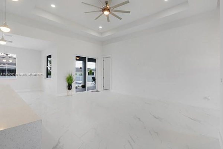 Spacious, unfurnished interior of a new home in , Cape Coral (Image 19).