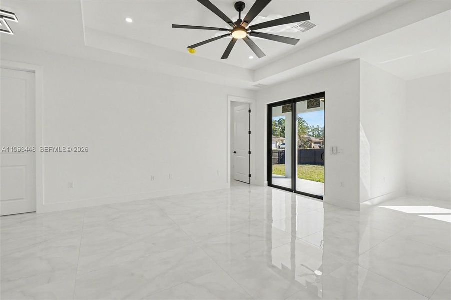 Spacious, unfurnished interior of a new home in , Lehigh Acres (Image 16).