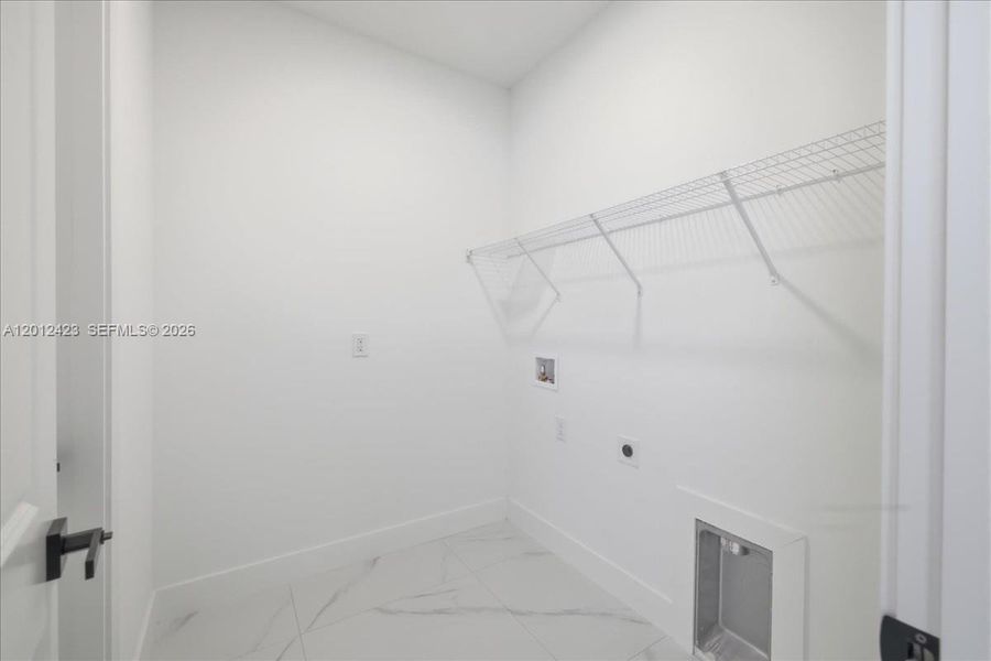 Spacious, unfurnished interior of a new home in , Lehigh Acres (Image 22).