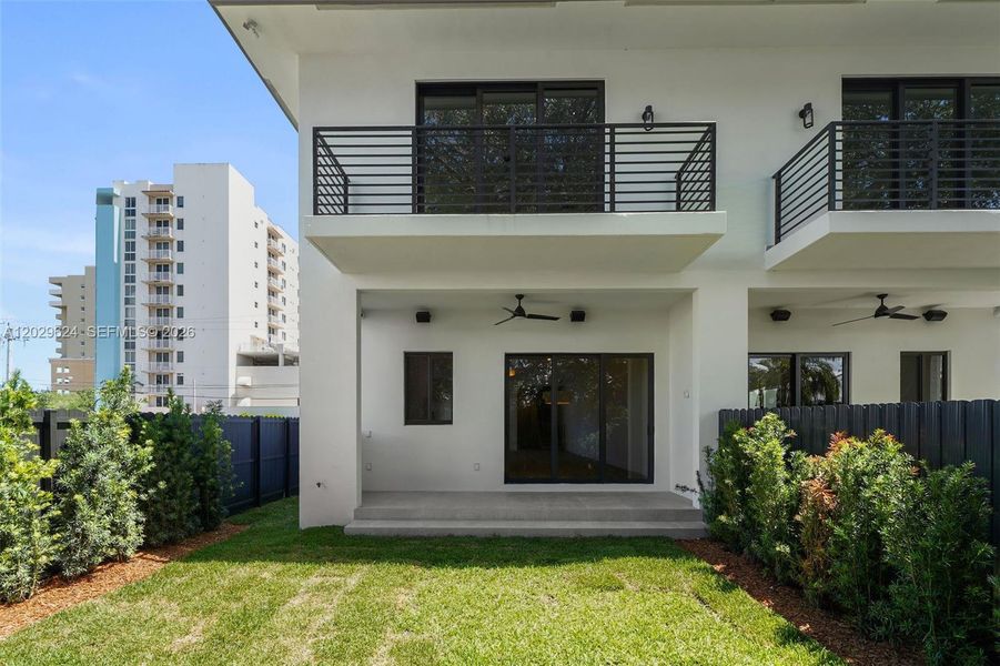 Exterior details and patio area of a home in , Miami (Image 26).