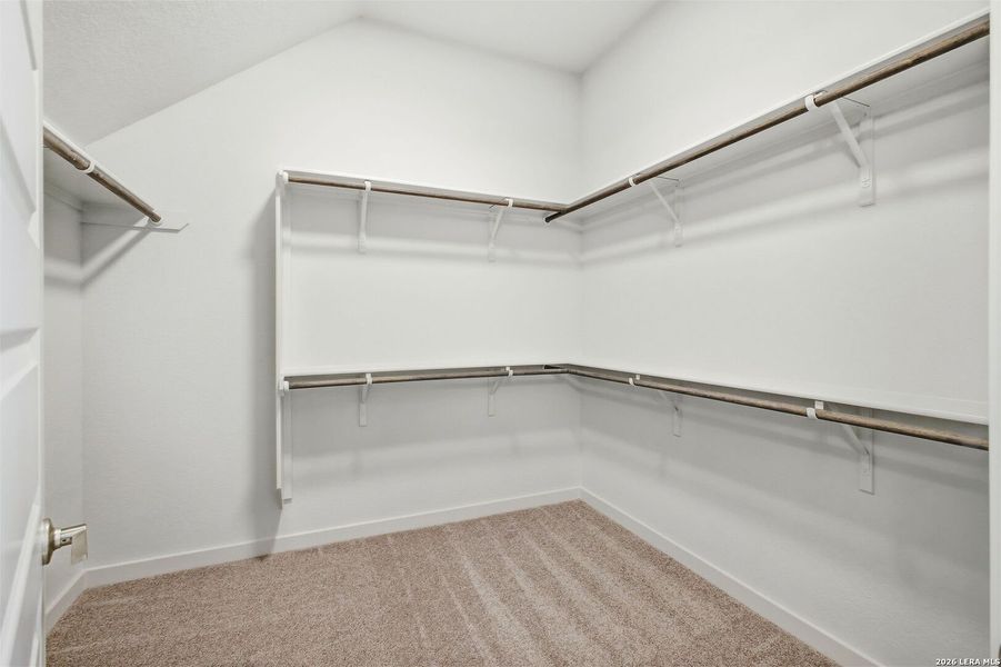 Spacious, unfurnished interior of a new home in Rhine Valley, Schertz (Image 9).