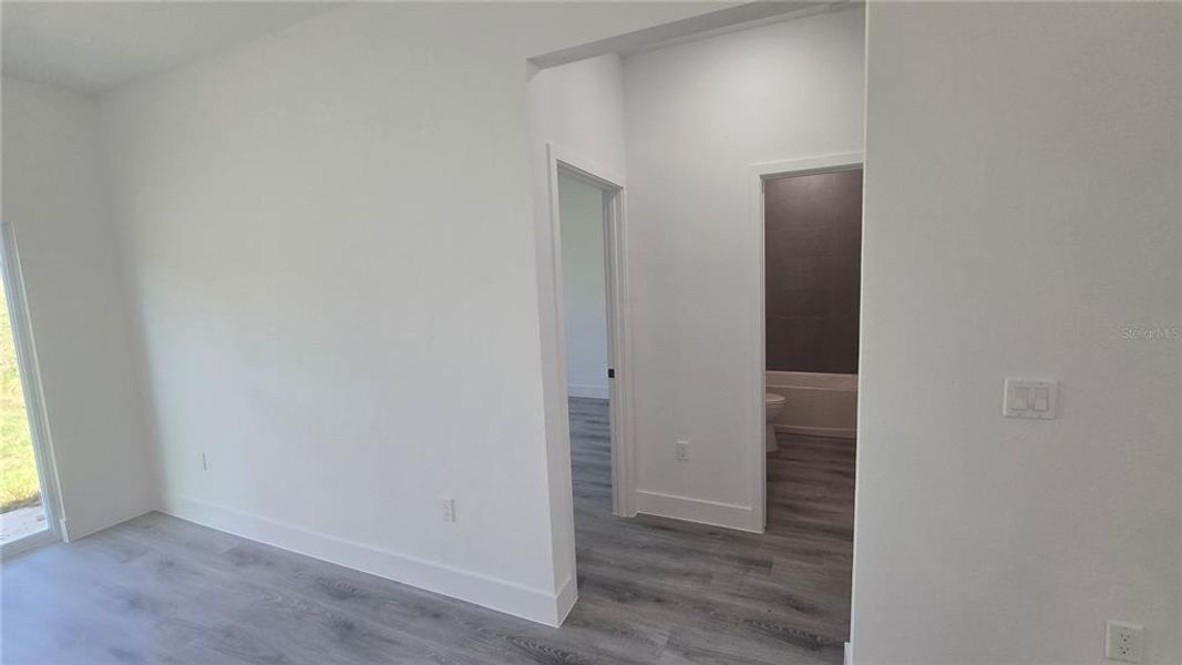 Spacious, unfurnished interior of a new home in , Citrus Springs (Image 26).