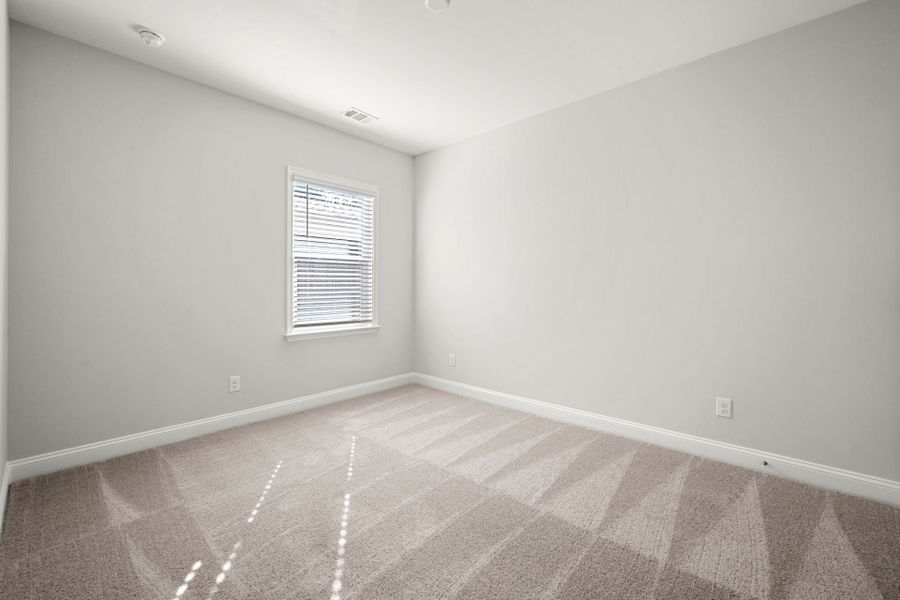 Spacious, unfurnished interior of a new home in Waterways, Richmond Hill (Image 23).
