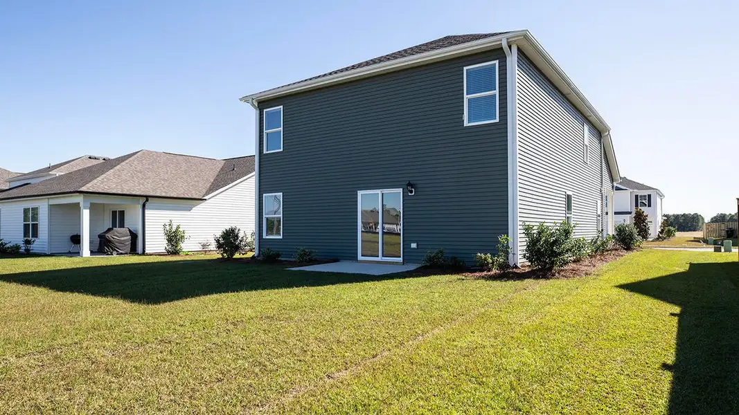 Exterior details and patio area of a home in Vineyard Trail, Jacksonville (Image 3).