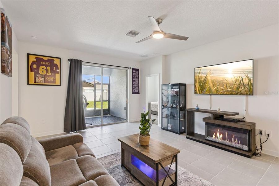 Furnished interior view inside a new home in Tohoqua, Kissimmee (Image 33). Furnished interior view inside a new home in Tohoqua, Kissimmee (Image 33).