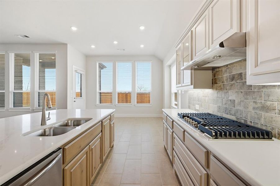 Furnished interior view inside a new home in Canyon Creek Estates, Sherman (Image 7).