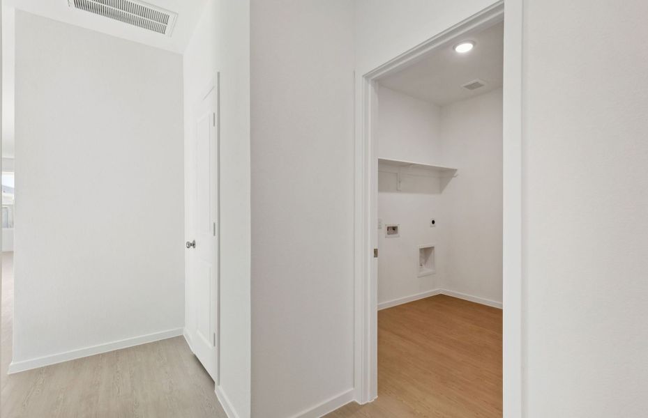 Spacious, unfurnished interior of a new home in Montgomery Bend, Montgomery (Image 32).