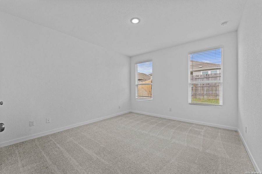 Spacious, unfurnished interior of a new home in Sky Ranch, New Braunfels (Image 23).