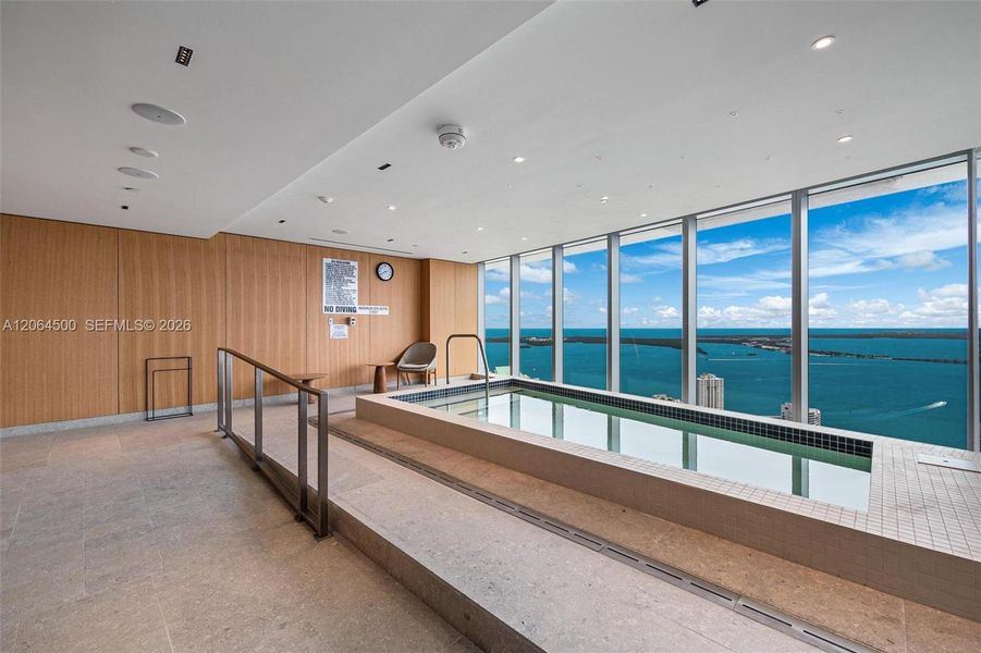 Floor 53-Indoor Jacuzzi. Floor 53-Indoor Jacuzzi.
