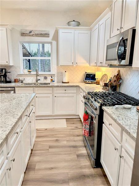 Furnished interior view inside a new home in , Toccoa (Image 8).