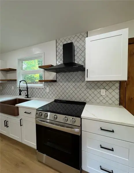 Furnished interior view inside a new home in , Conyers (Image 5).