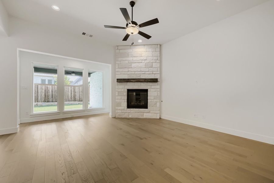 1813 Flowerfield - Living Area