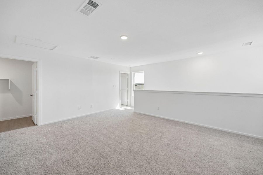 Spacious, unfurnished interior of a new home in Montgomery Bend, Montgomery (Image 18).