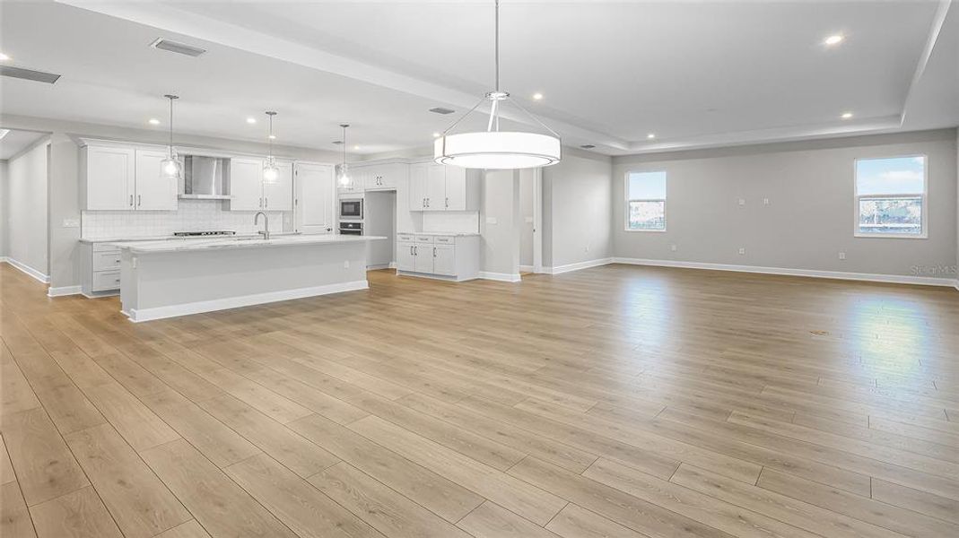 Spacious, unfurnished interior of a new home in Cresswind at Lake Harris, Tavares (Image 37).