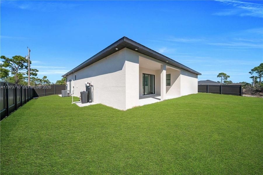 Exterior details and patio area of a home in , Cape Coral (Image 20).